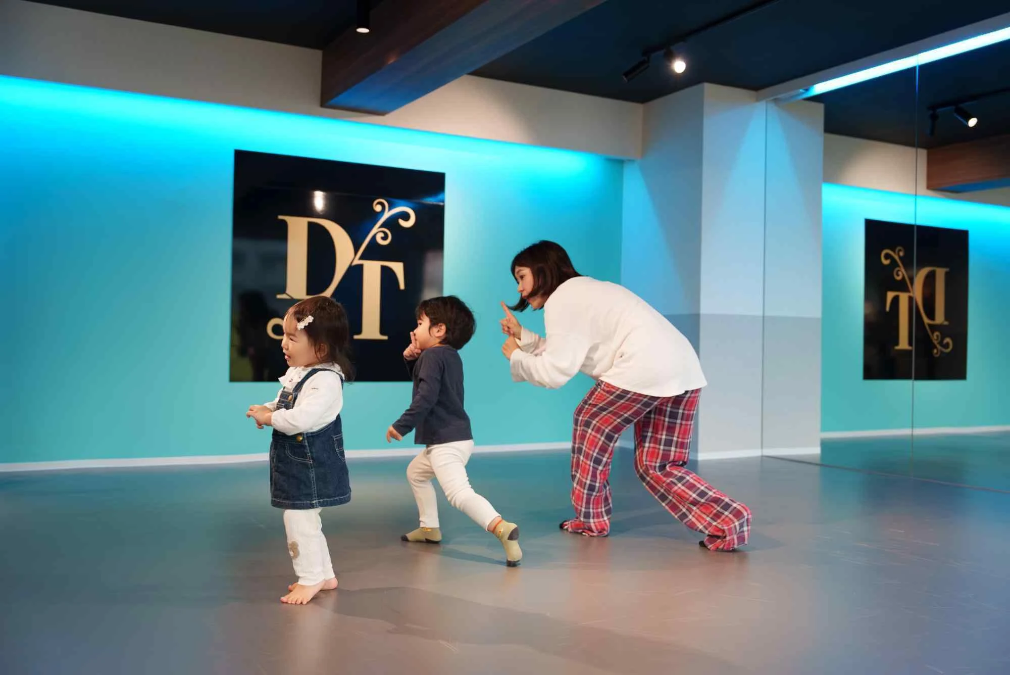 入会金・体験レッスン無料キャンペーン中！あなたのダンスの第一歩をサポートします！